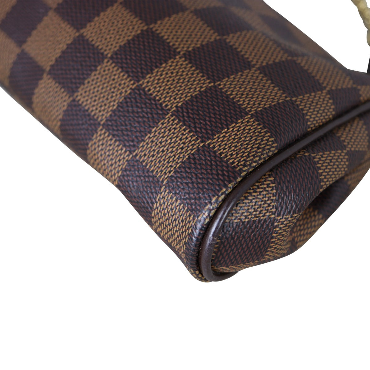 Louis Vuitton Eva Pochette Damier Ebene Corner Close Up