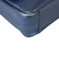 Louis Vuitton District PM Messenger Taiga Corner Close Up