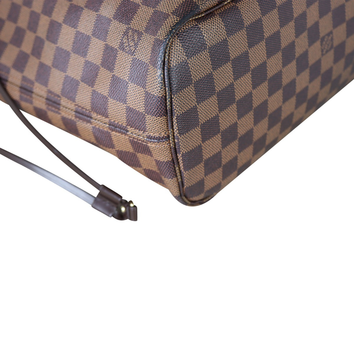 Louis Vuitton Neverfull MM Damier Ebene Corner Close Up