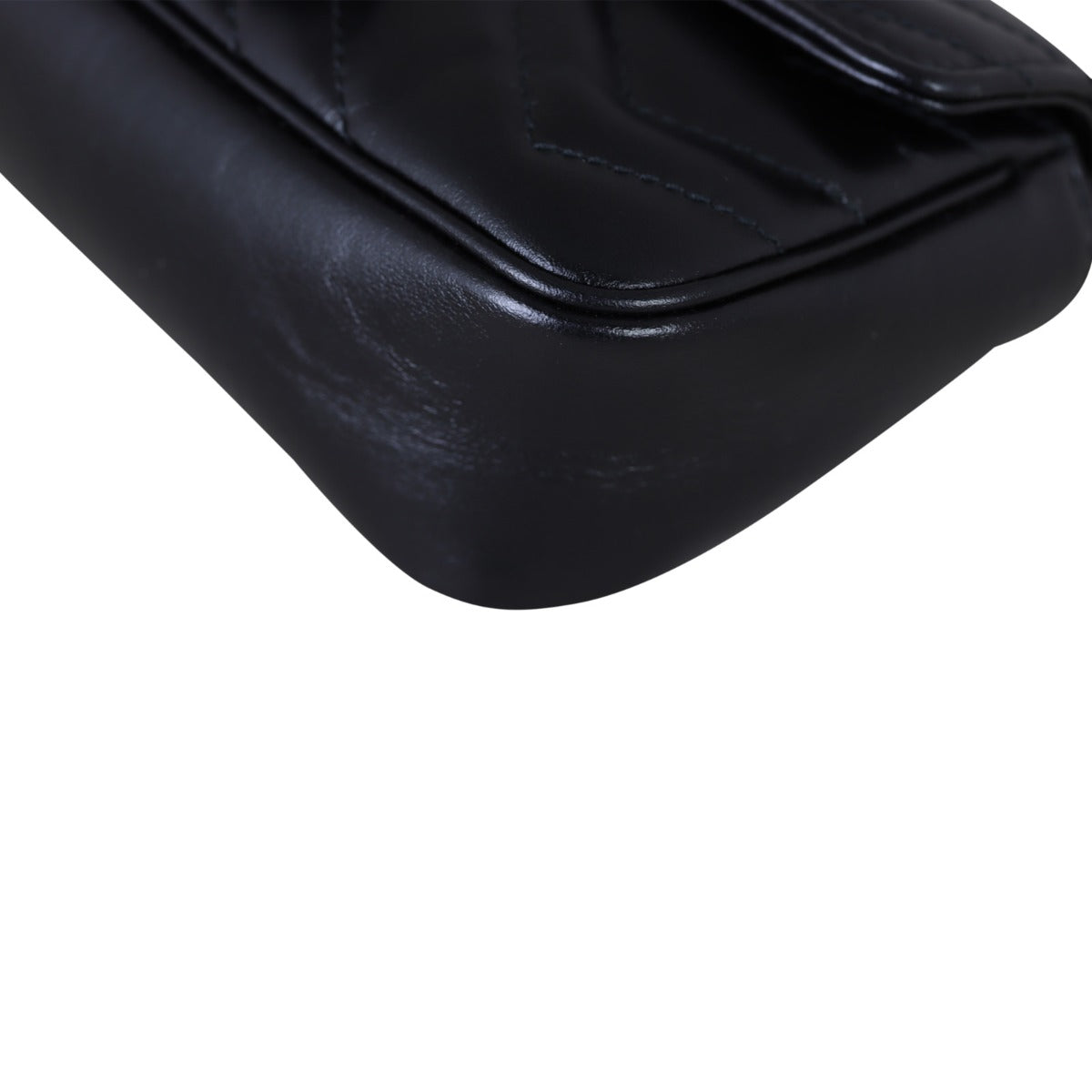 Gucci GG Marmont Matelasse Super Mini Shoulder Bag Corner Close Up