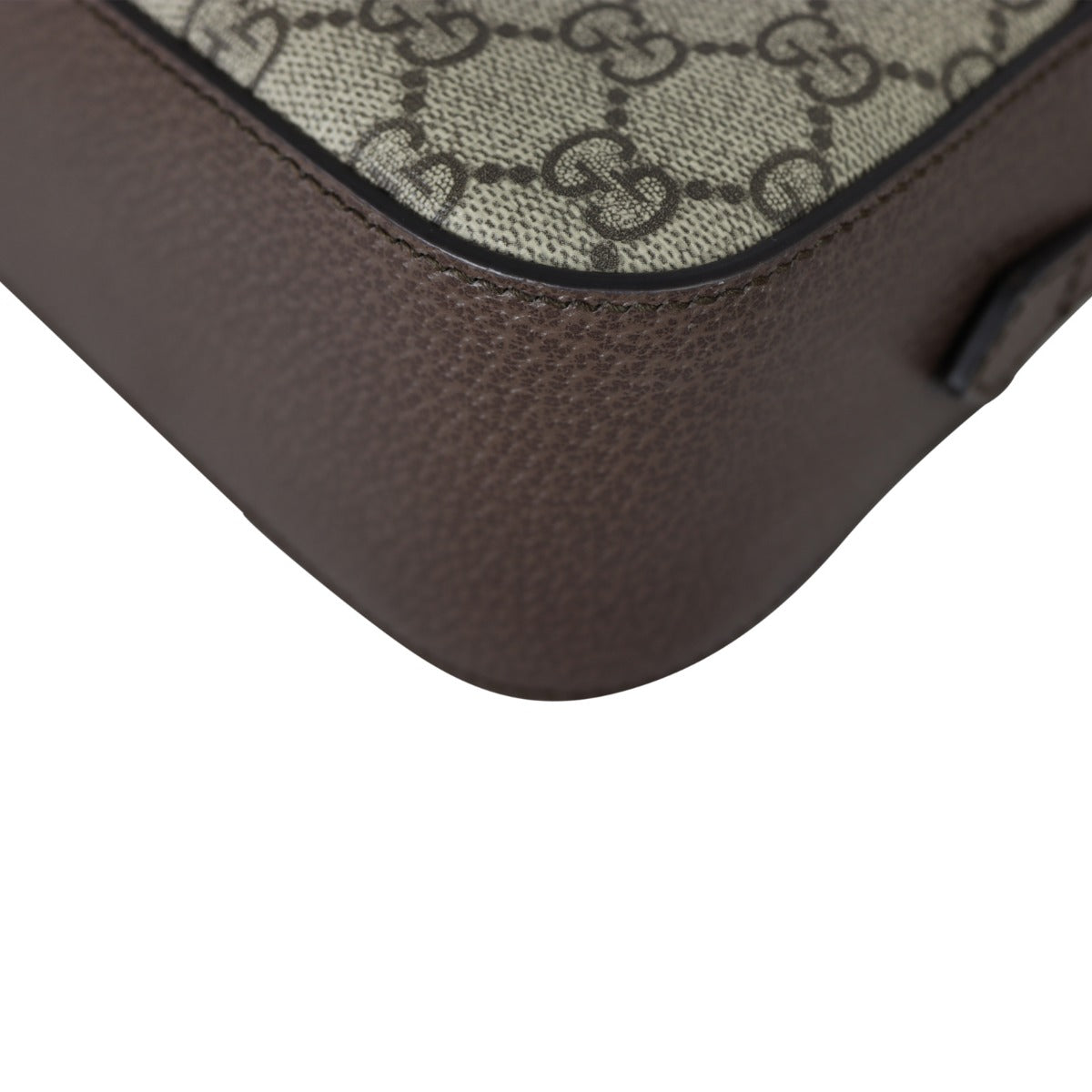 Gucci Neo Vintage GG Supreme Messenger Bag Corner Close Up