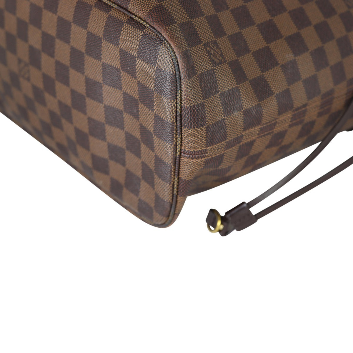 Louis Vuitton Neverfull MM Damier Ebene Corner Close Up