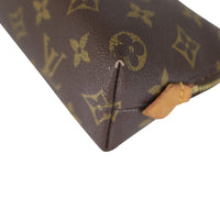 Louis Vuitton Cosmetic Pouch Monogram Corner Close up