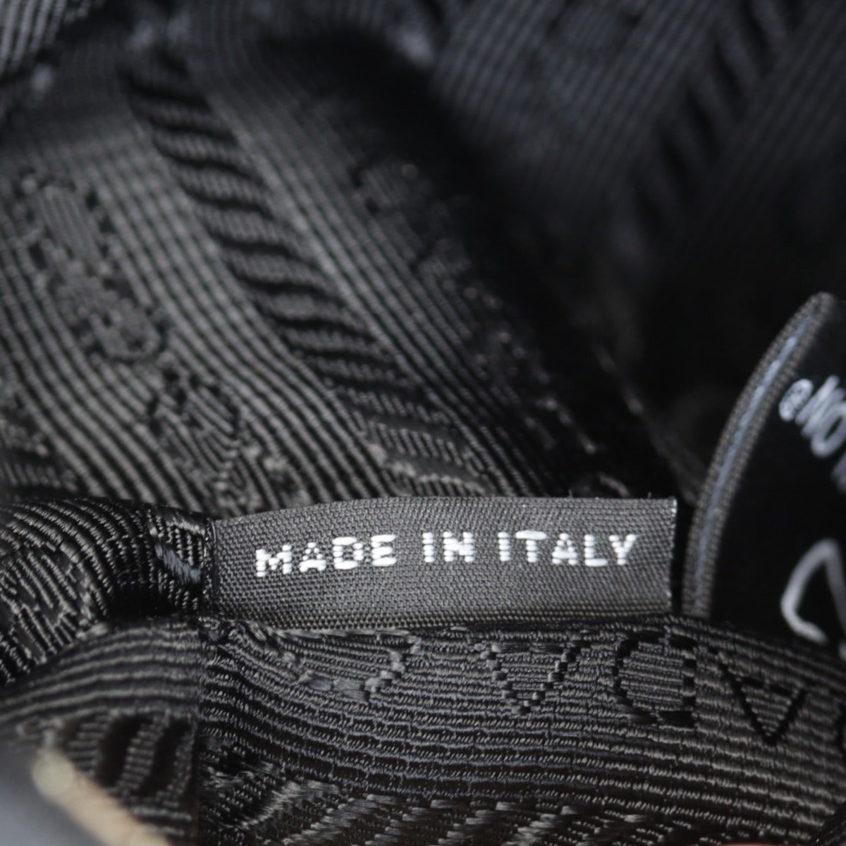 Prada Re-Edition 2005 Tessuto Shoulder Bag