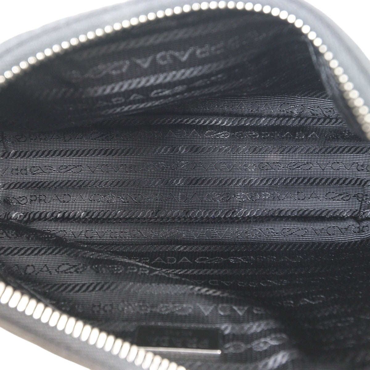 Prada Re-Edition 2005 Tessuto Shoulder Bag