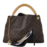 Louis Vuitton Artsy MM Monogram