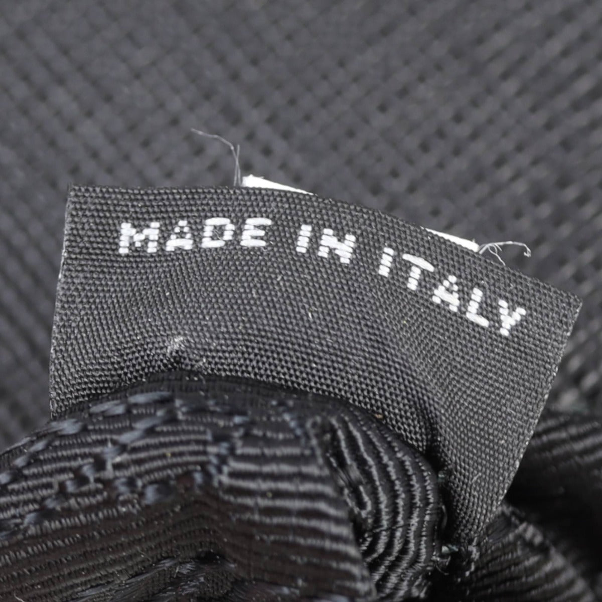 Prada Re-edition 2005 Saffiano Shoulder Bag