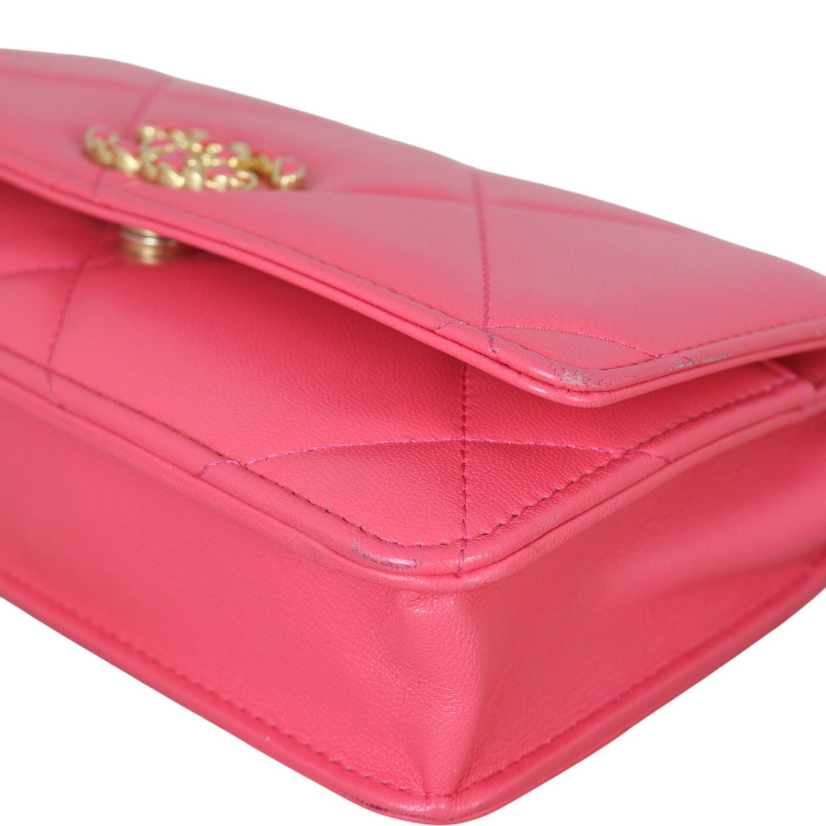 Chanel 19 Wallet On Chain