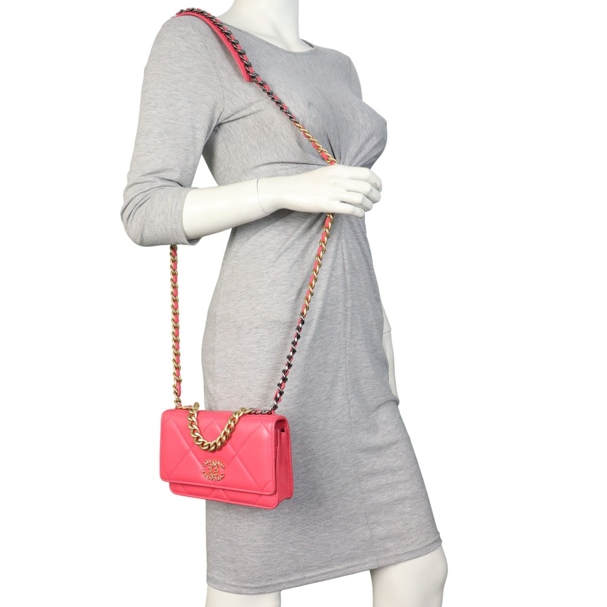 Chanel 19 Wallet On Chain