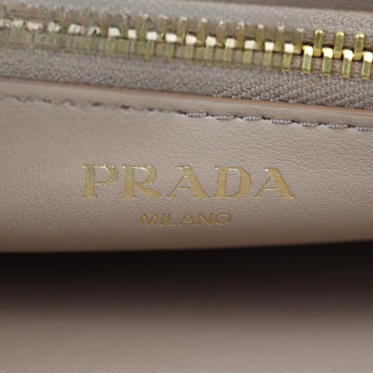 Prada Vitello Daino Wallet on Chain
