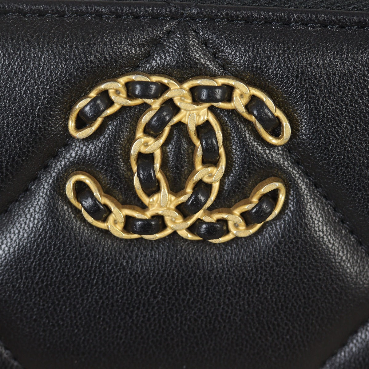 Chanel 19 Zip Around Coin Purse – Luxe.It.Fwd