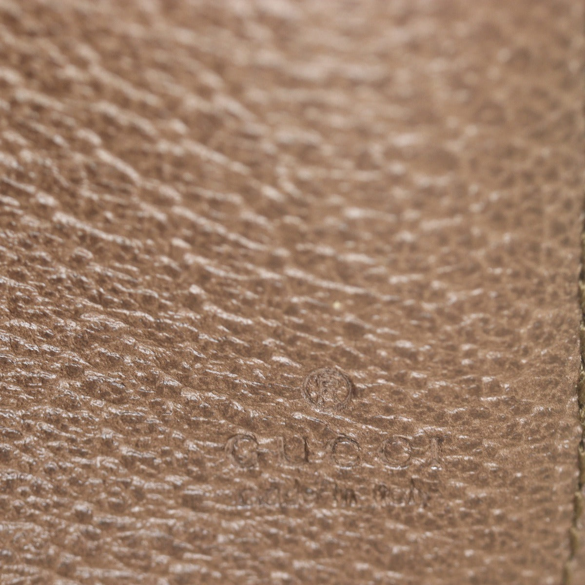 Gucci GG Supreme Courrier Pouch