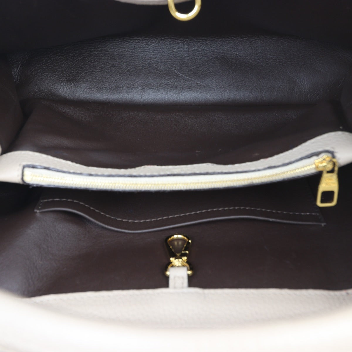 Louis Vuitton Capucines MM