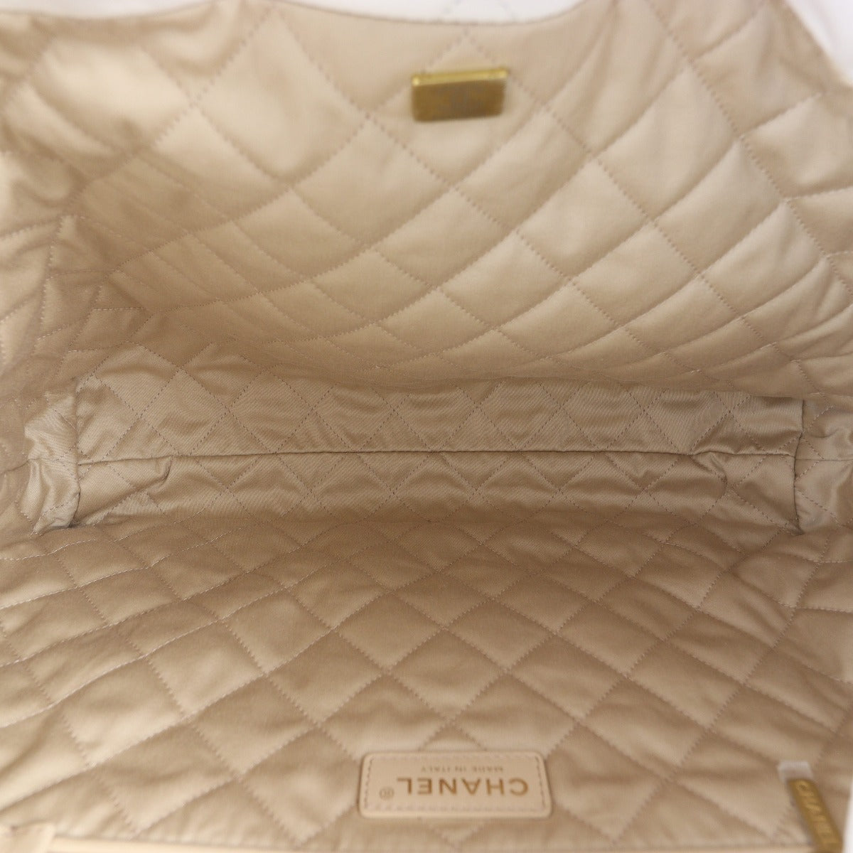 Chanel 22 Hobo Medium