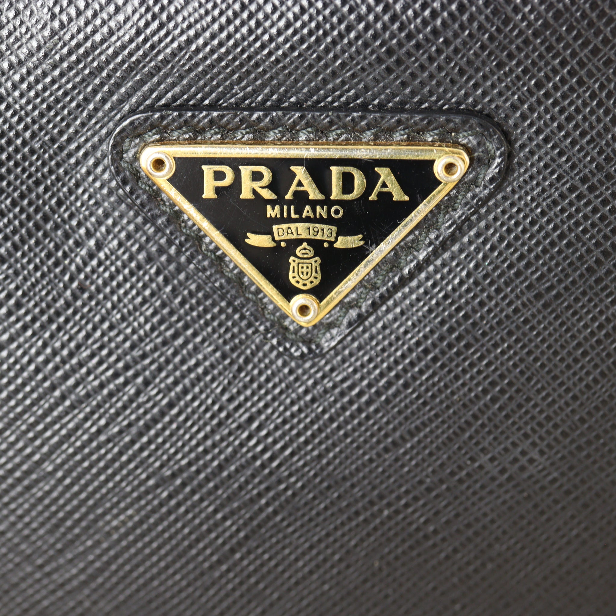 Prada Re-edition 2005 Saffiano Shoulder Bag