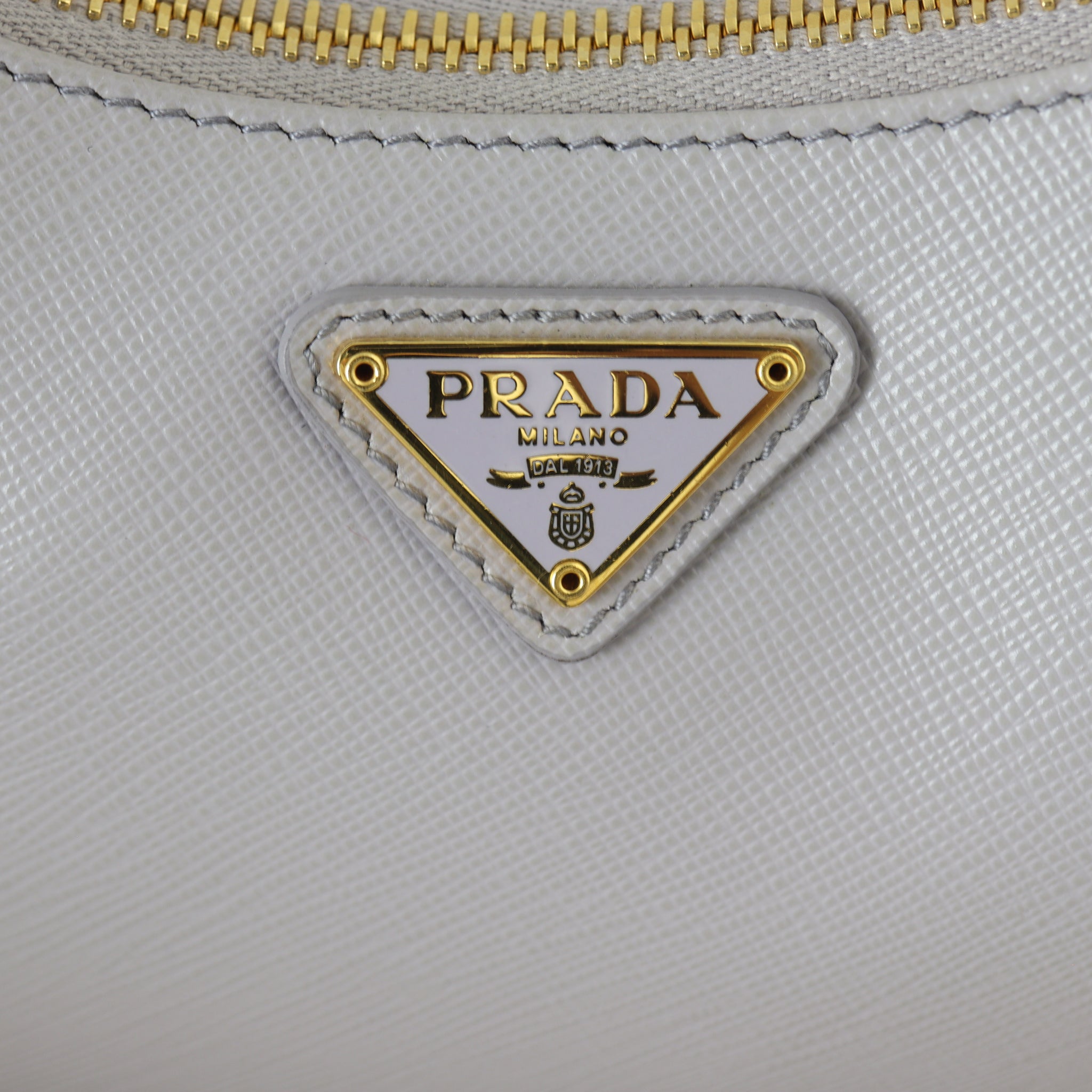 Prada Re-edition 2005 Saffiano Shoulder Bag
