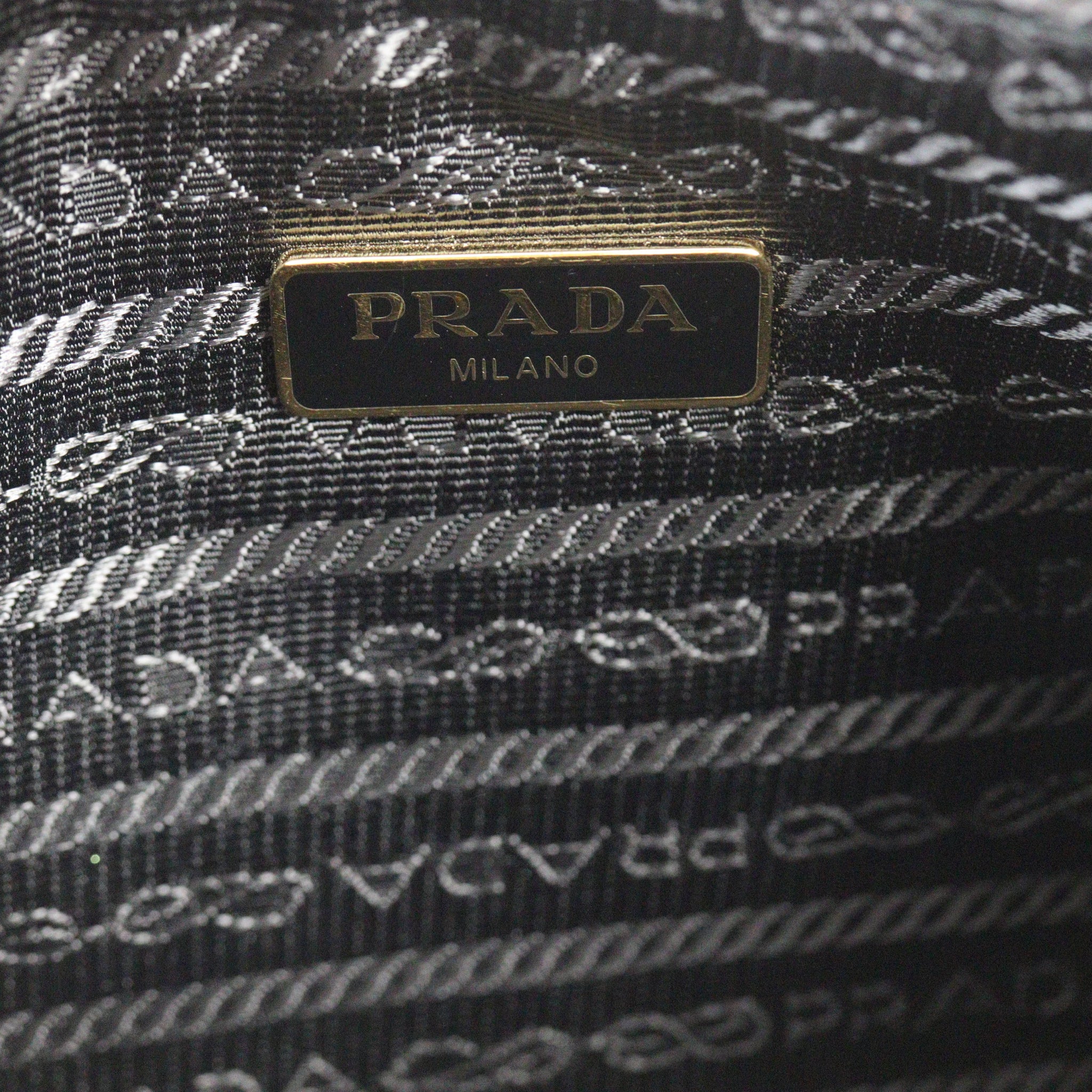 Prada Re-Edition 2005 Tessuto Shoulder Bag