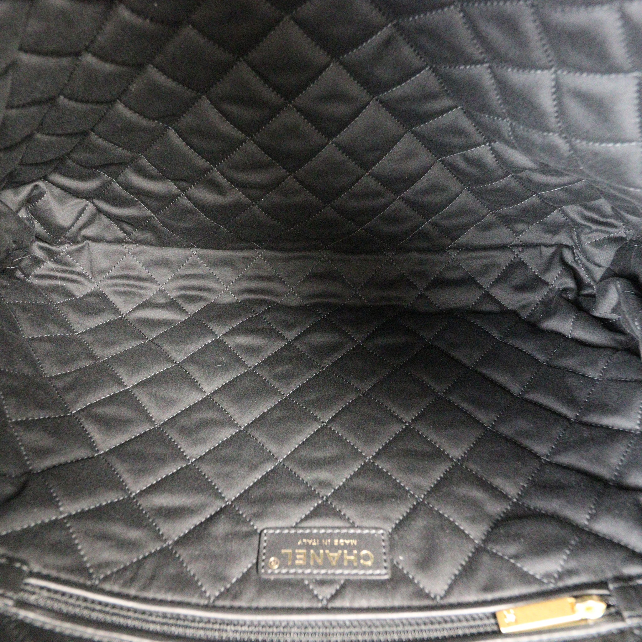 Chanel 22 Hobo Small