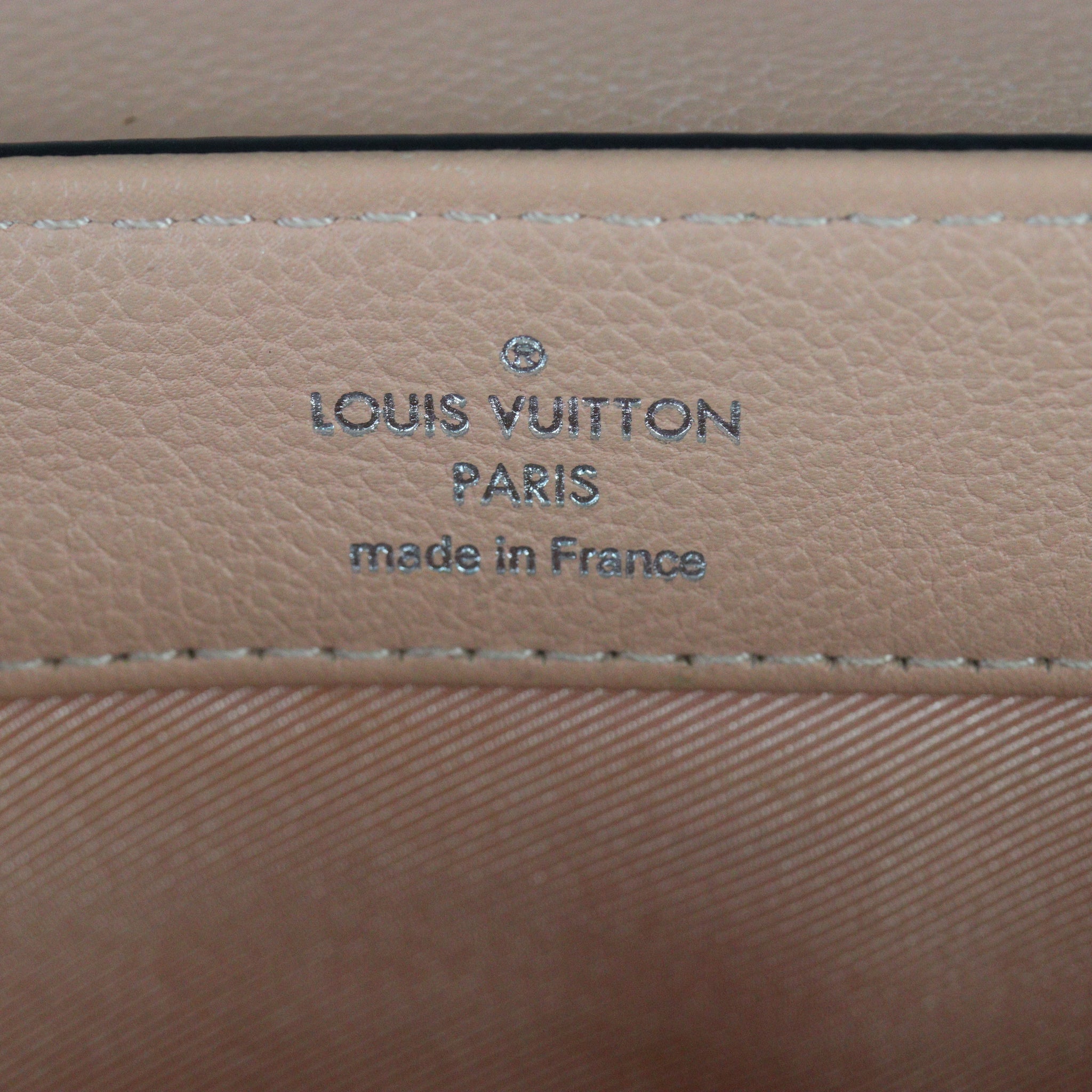 Louis Vuitton Lockme II BB