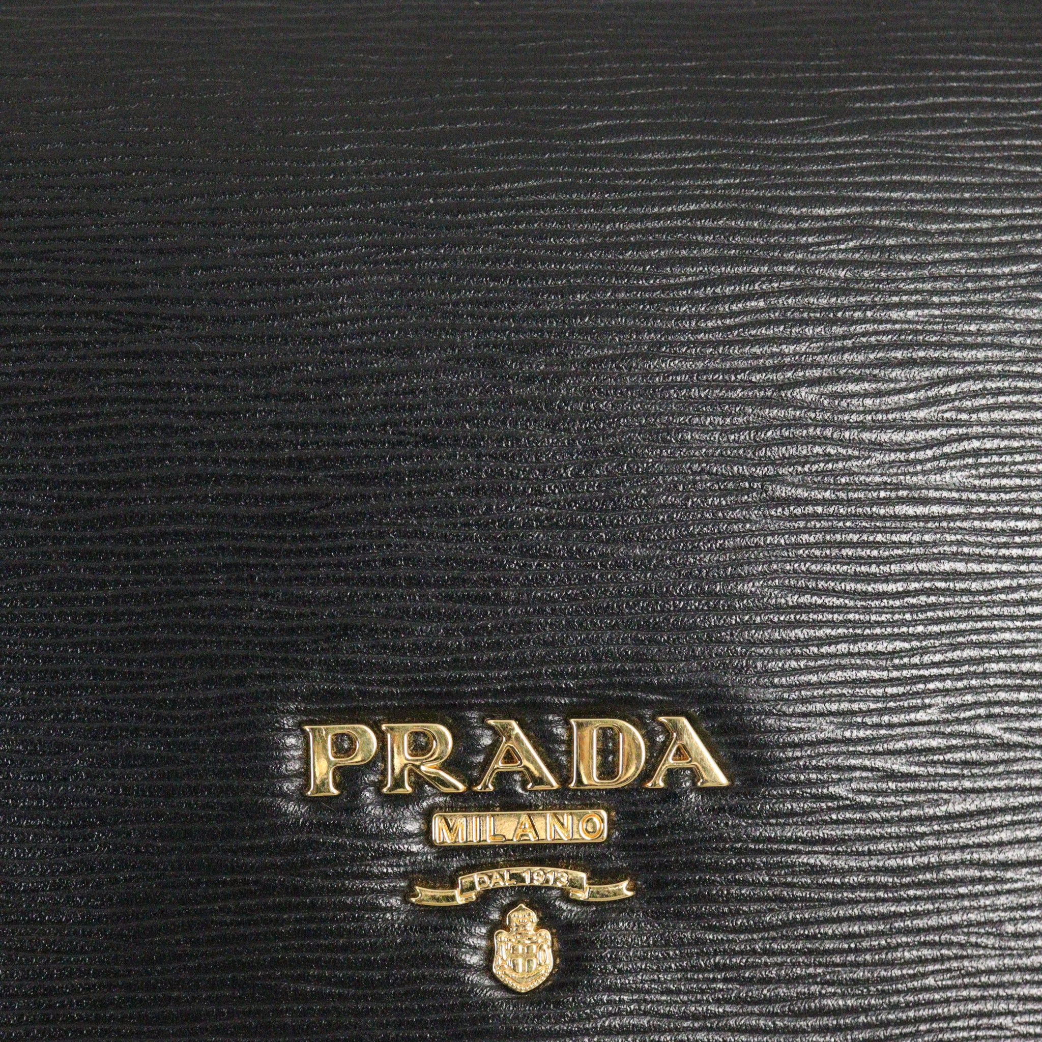 Prada Vitello Move Wallet on Chain