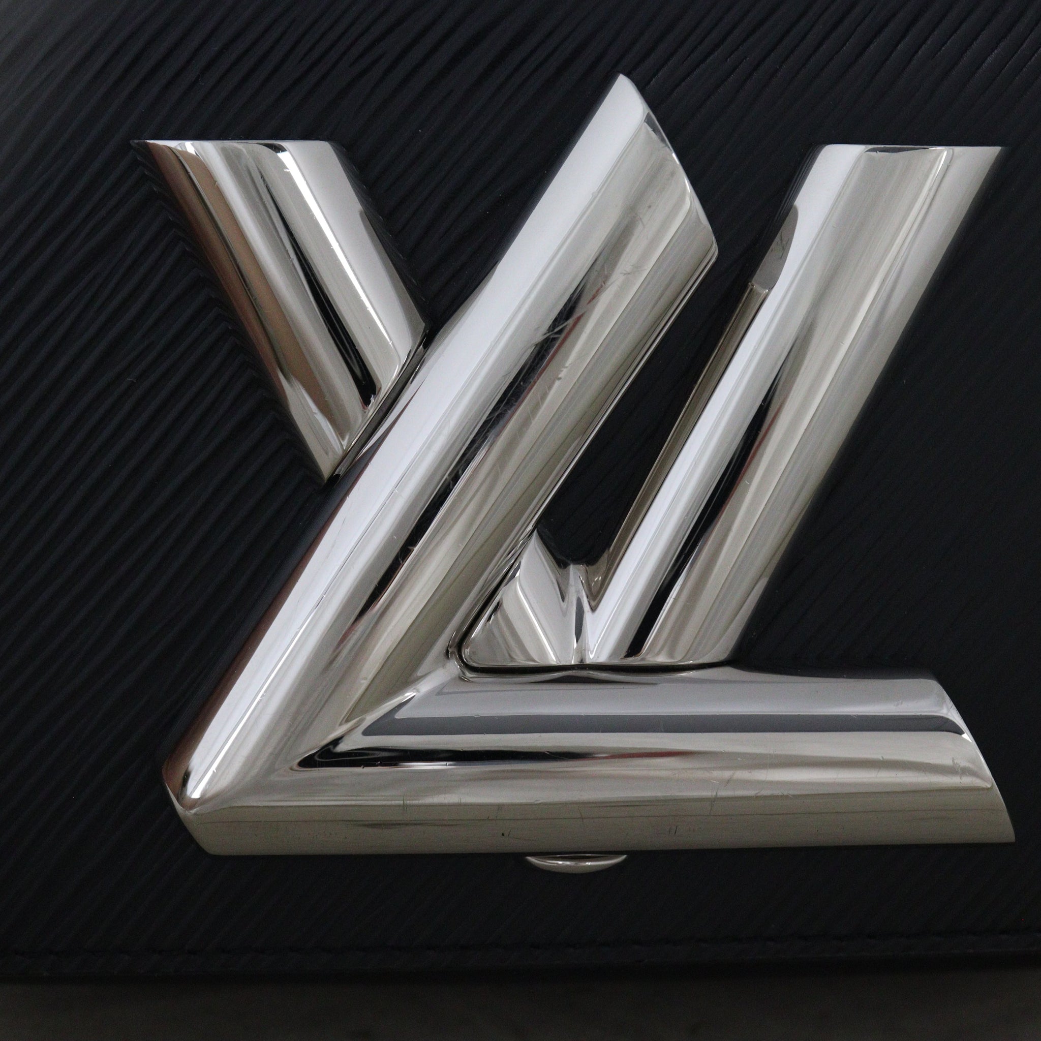 Louis Vuitton Twist Lock XL Epi