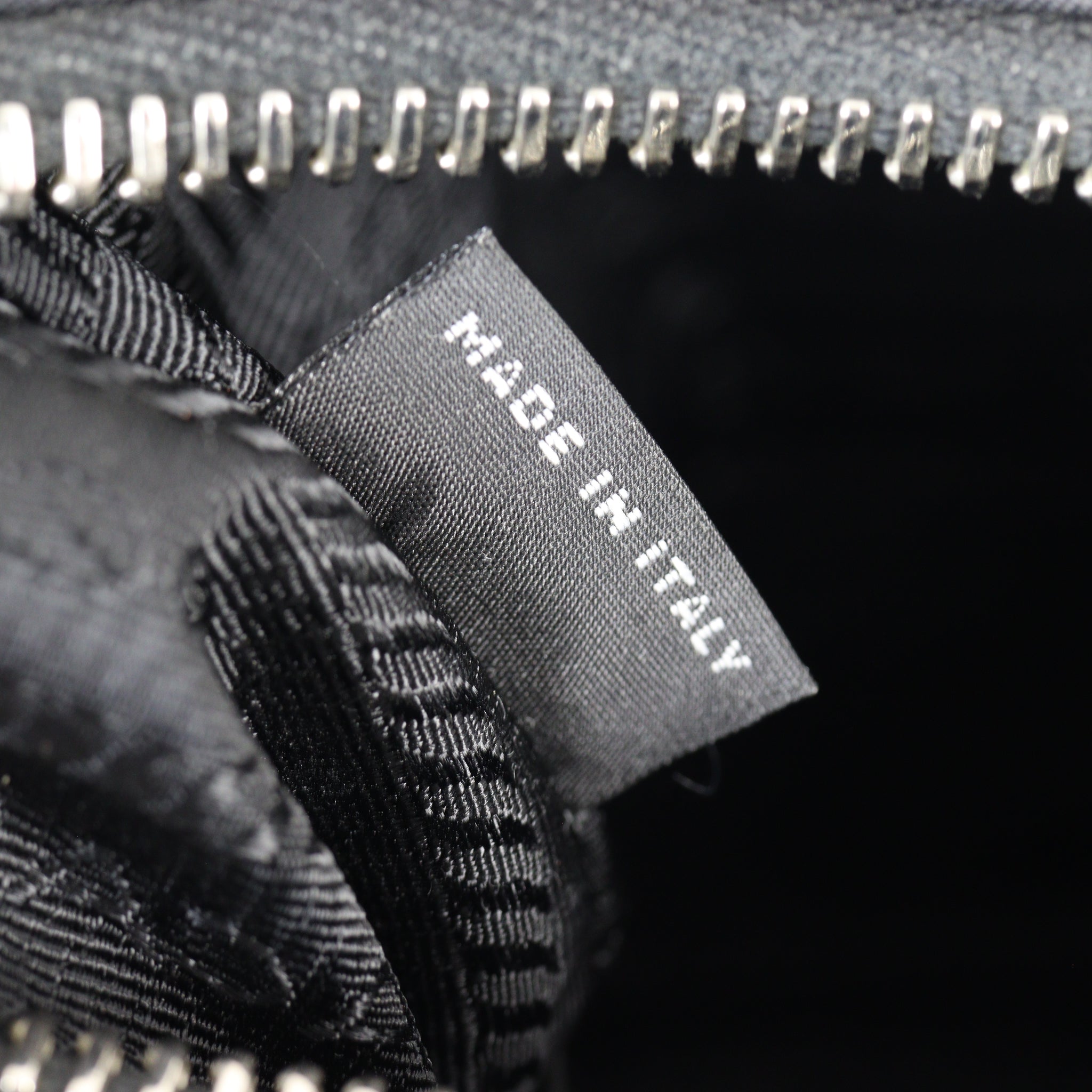 Prada Re-Edition 2005 Tessuto Mini Bag