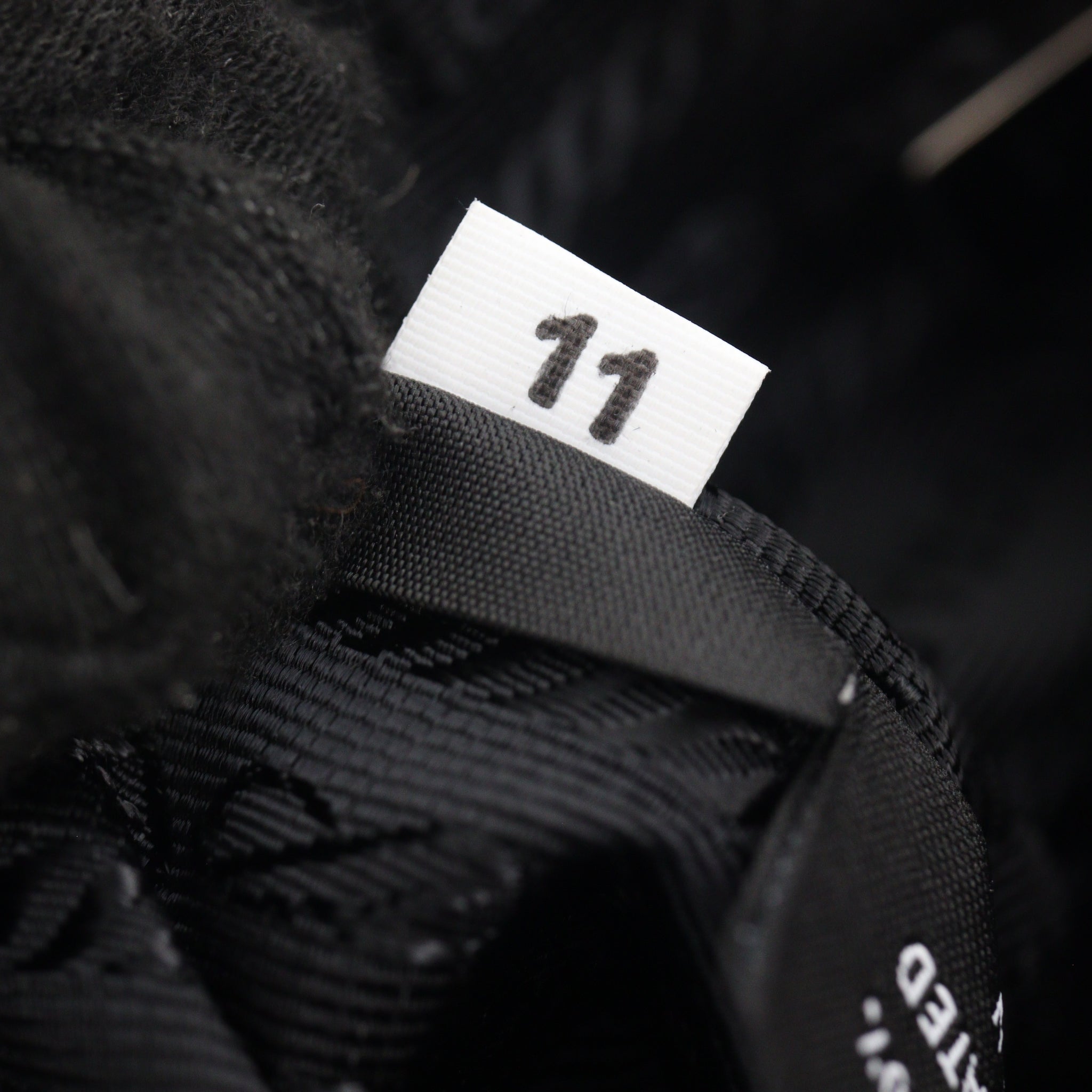 Prada Re-Edition 2005 Tessuto Shoulder Bag