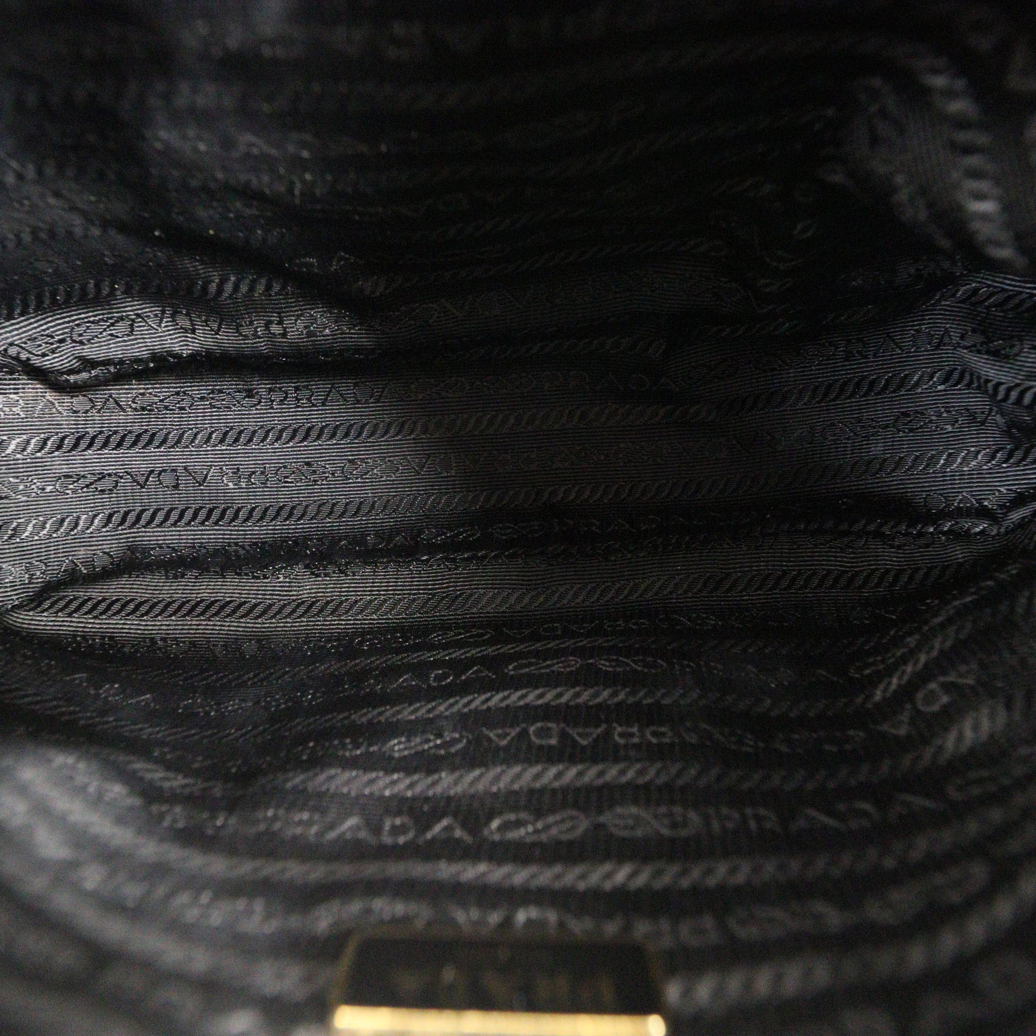 Prada Re-edition 2005 Saffiano Shoulder Bag