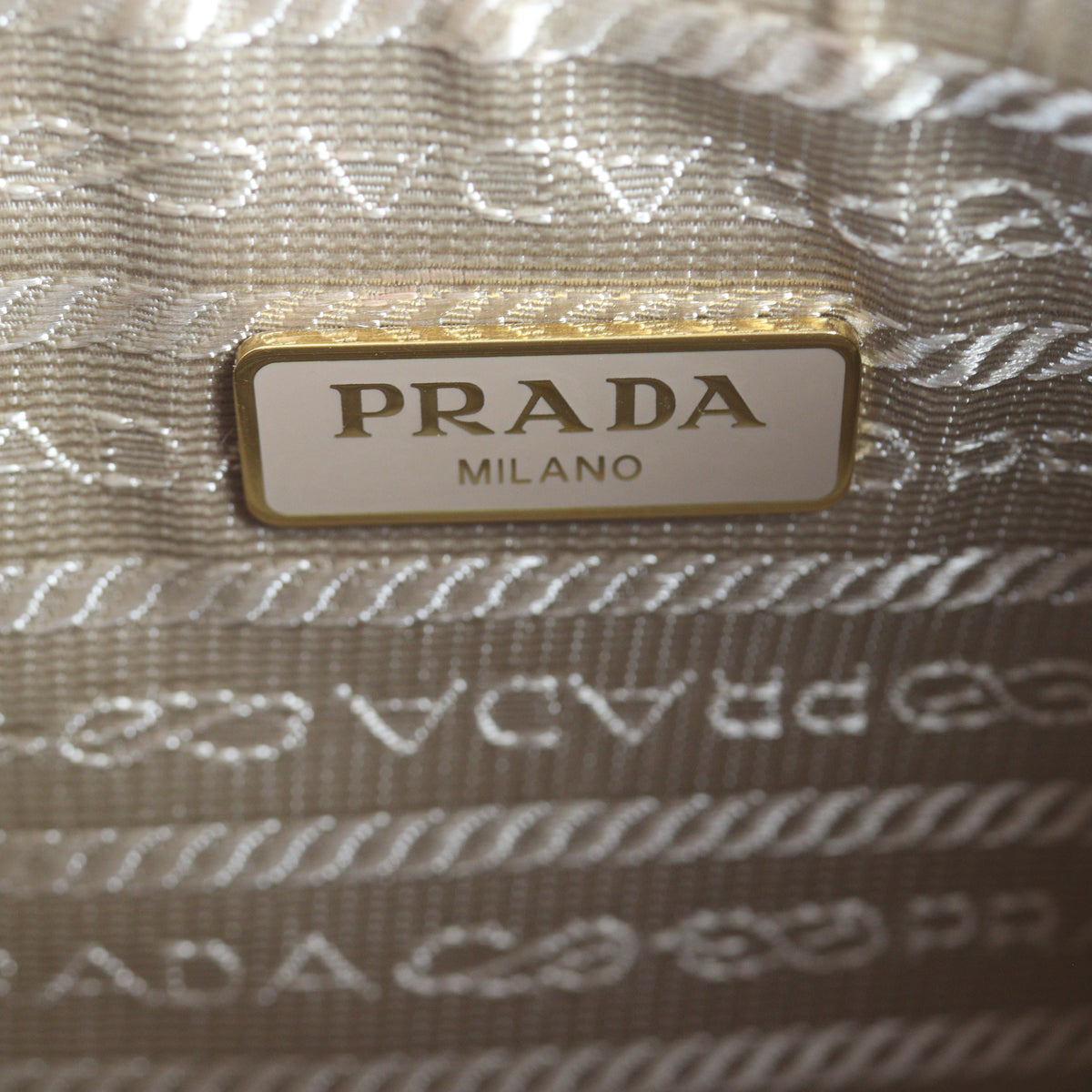 Prada Re-edition 2005 Saffiano Shoulder Bag