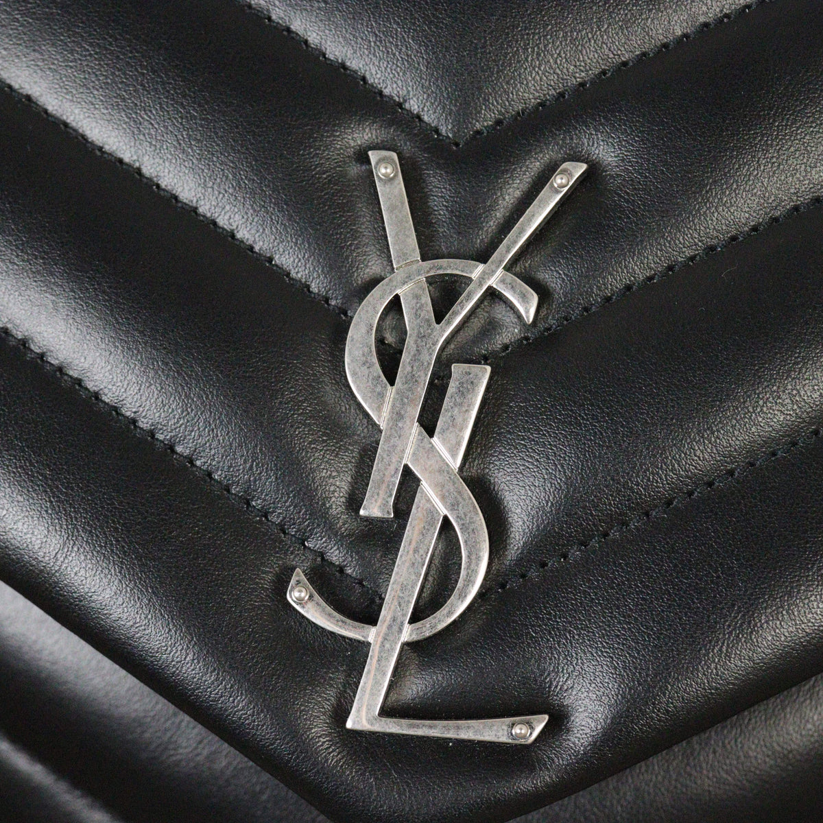 Saint Laurent Loulou Medium