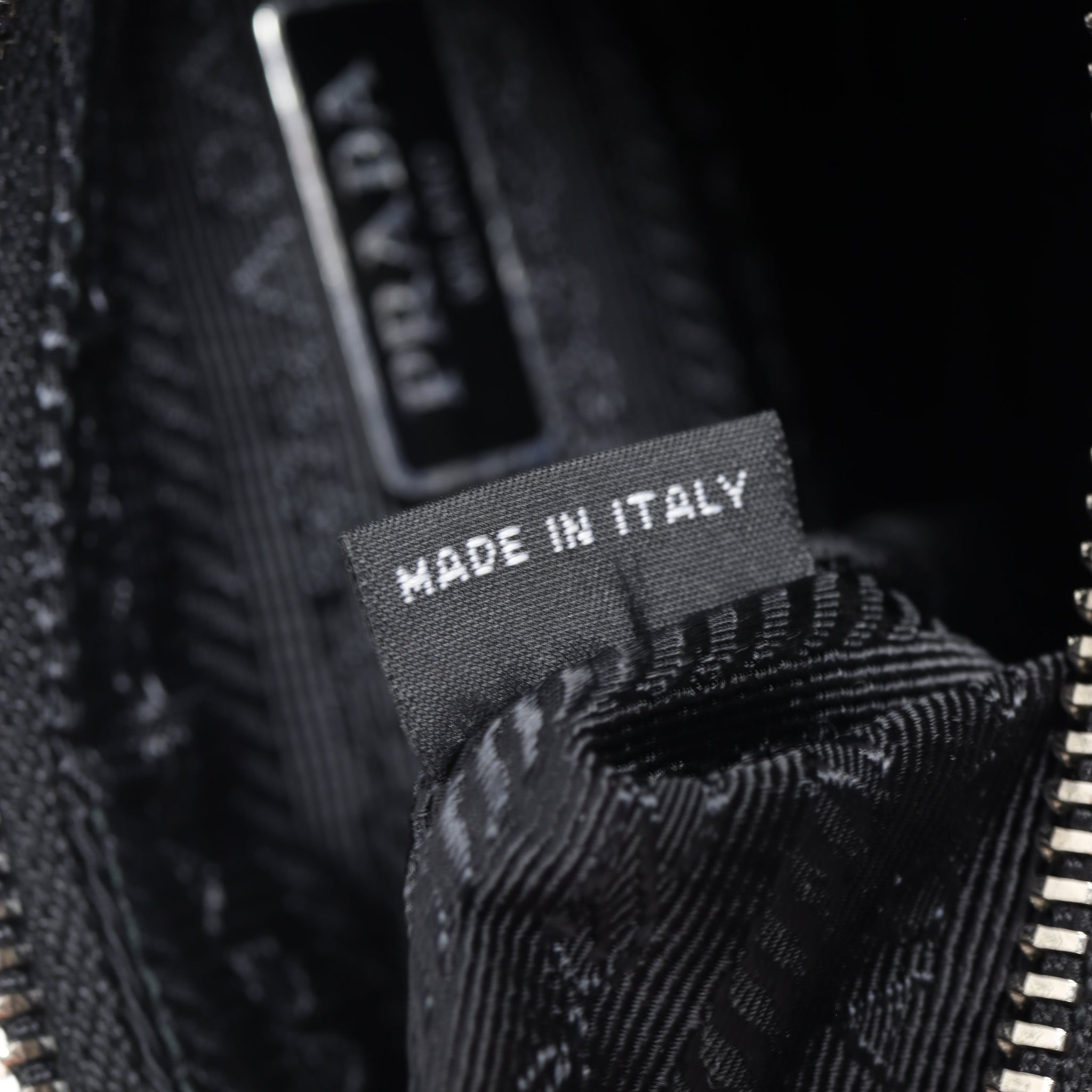 Prada Re-Edition 2005 Tessuto Shoulder Bag