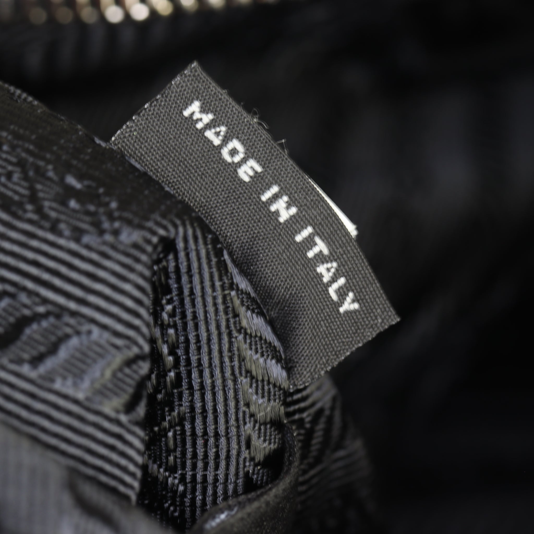 Prada Re-Edition 2005 Tessuto Shoulder Bag