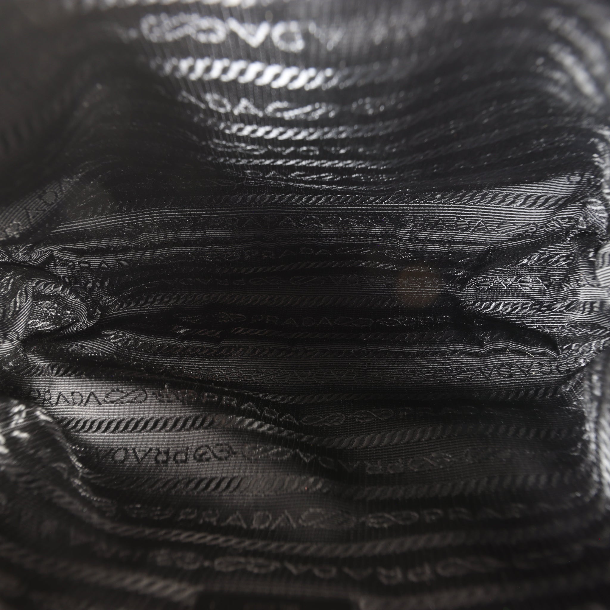 Prada Re-Edition 2005 Tessuto Shoulder Bag