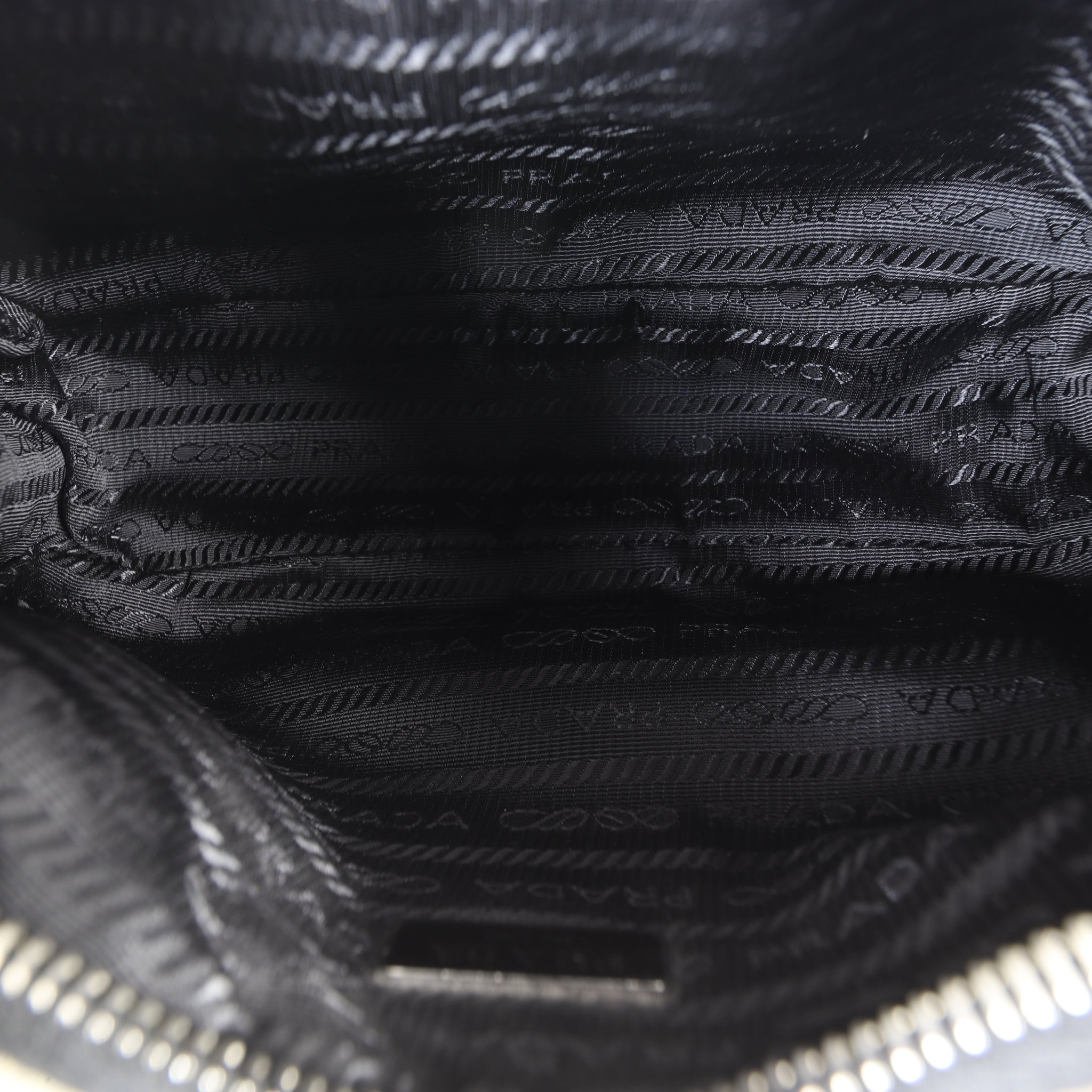 Prada Re-Edition 2005 Tessuto Shoulder Bag
