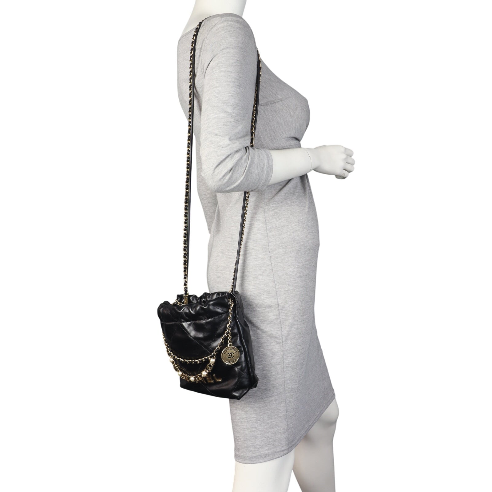 Chanel 22 Hobo Mini