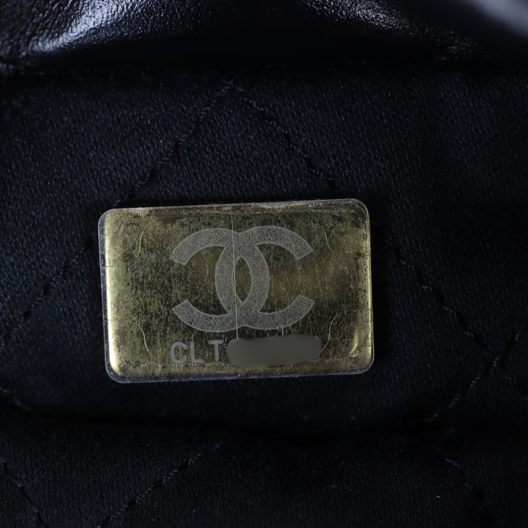 Chanel 22 Hobo Mini
