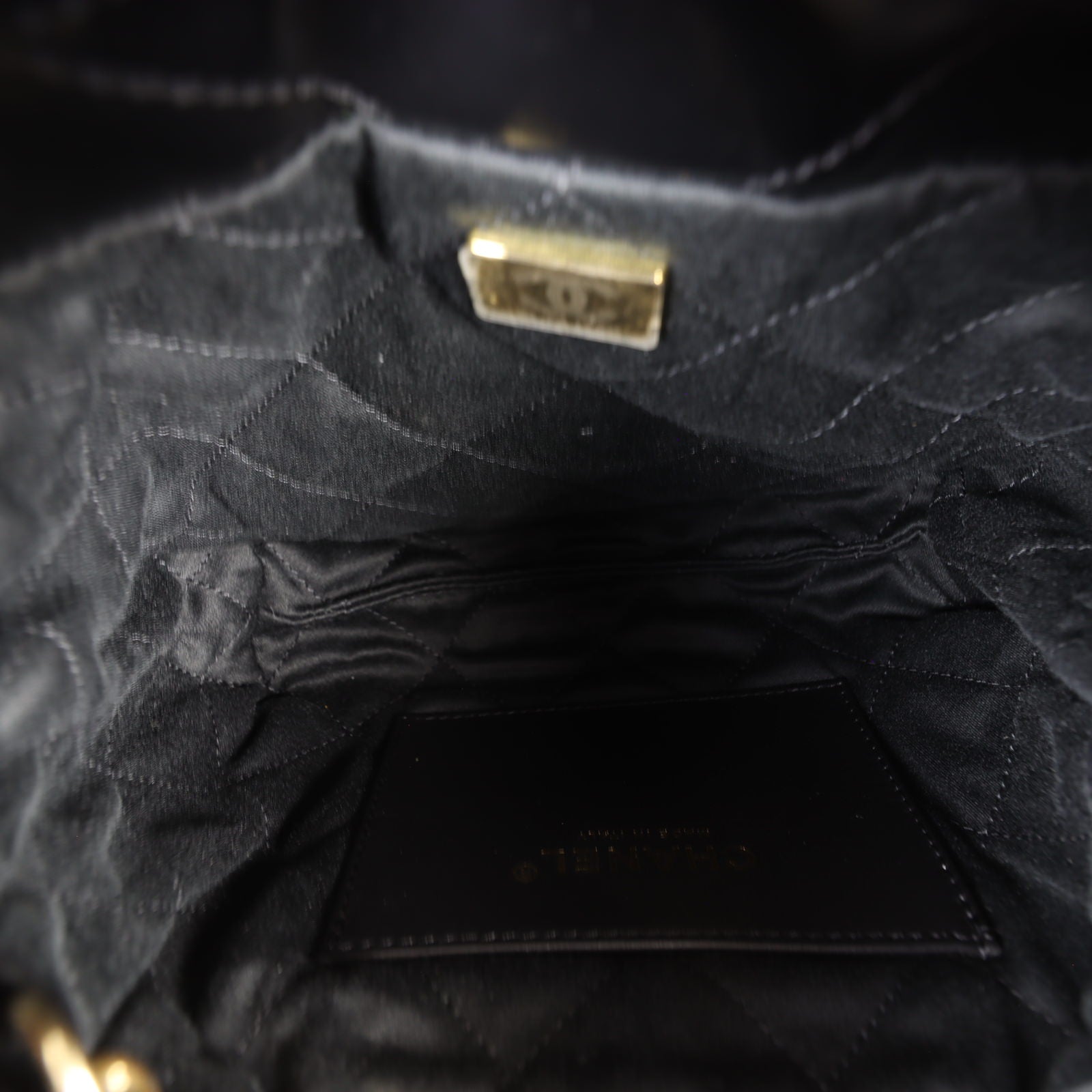 Chanel 22 Hobo Mini