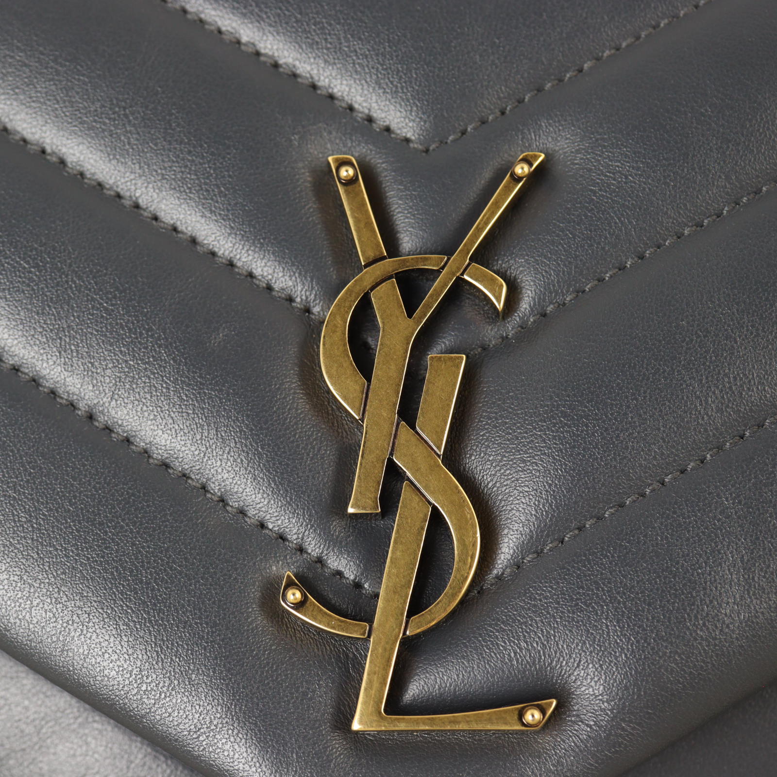 Saint Laurent Loulou Medium
