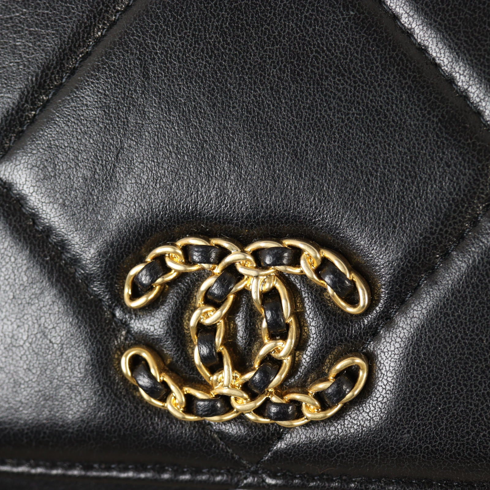Chanel 19 Wallet on Chain