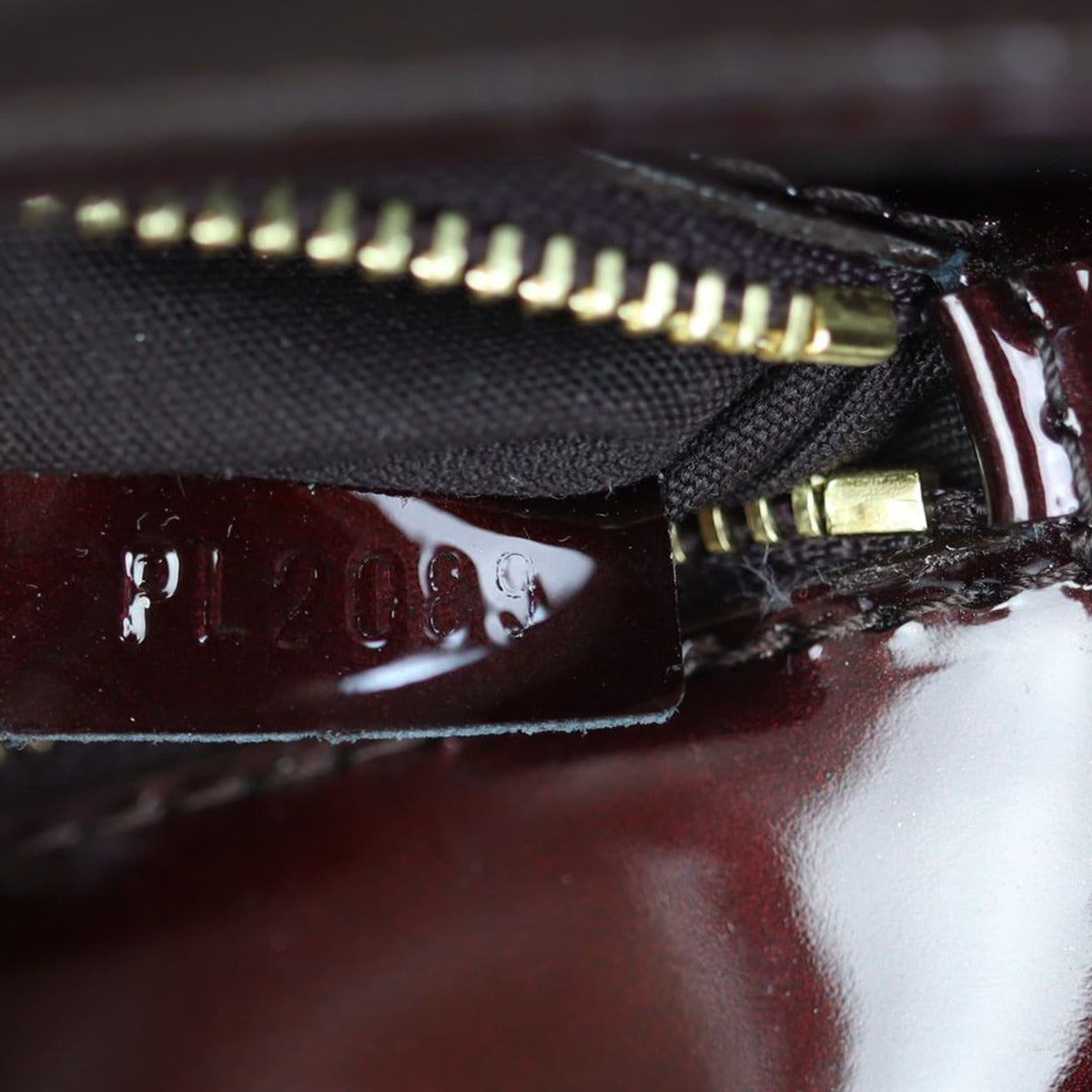 Louis Vuitton SoBe Clutch Vernis Date code
