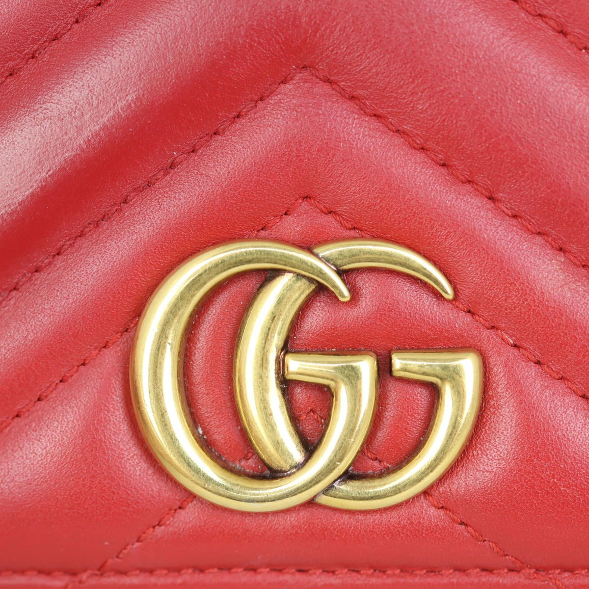 Gucci GG Marmont Super Mini Shoulder Bag Hardware
