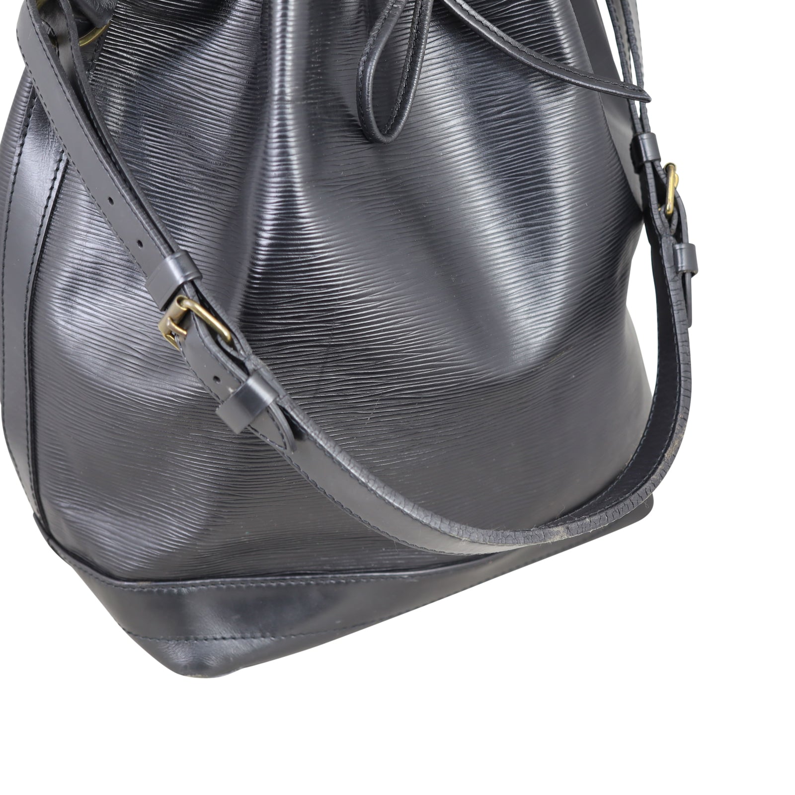 Louis Vuitton Noe Epi Corner