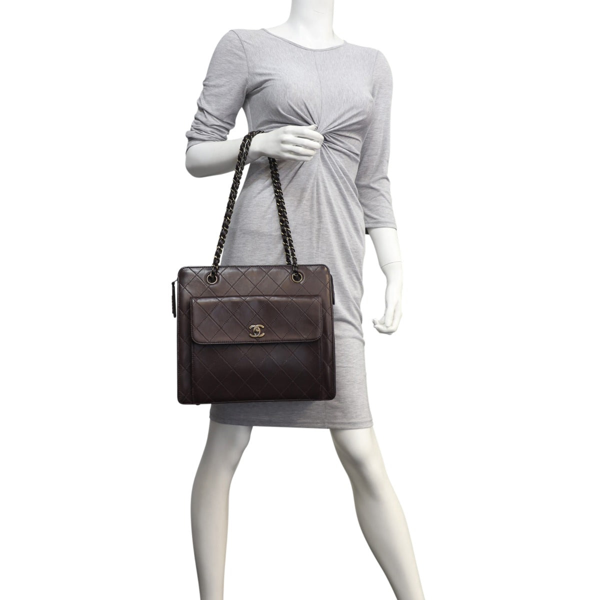 Chanel CC Vintage Front Pocket Shoulder Bag Mannequin
