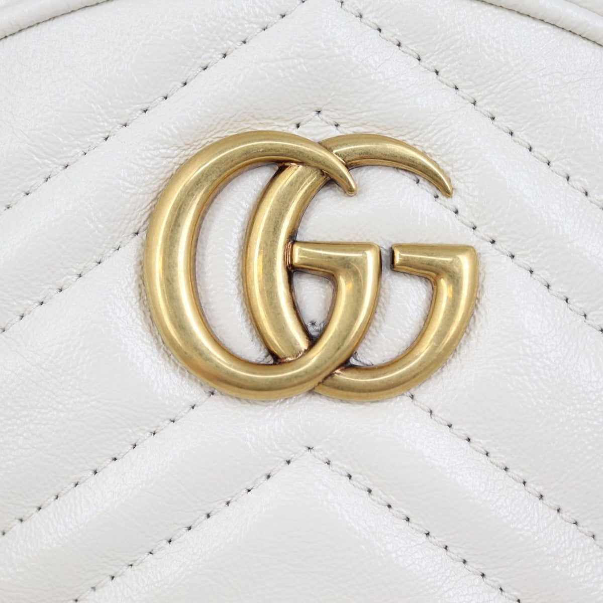 Gucci GG Marmont Round Chain Shoulder Bag Hardware

