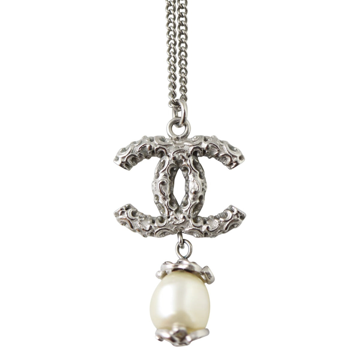Chanel CC Pearl Drop Necklace Hardware

