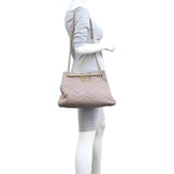 Gucci GG Marmont Matelasse Medium Tote Mannequin
