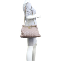 Gucci GG Marmont Matelasse Medium Tote Mannequin
