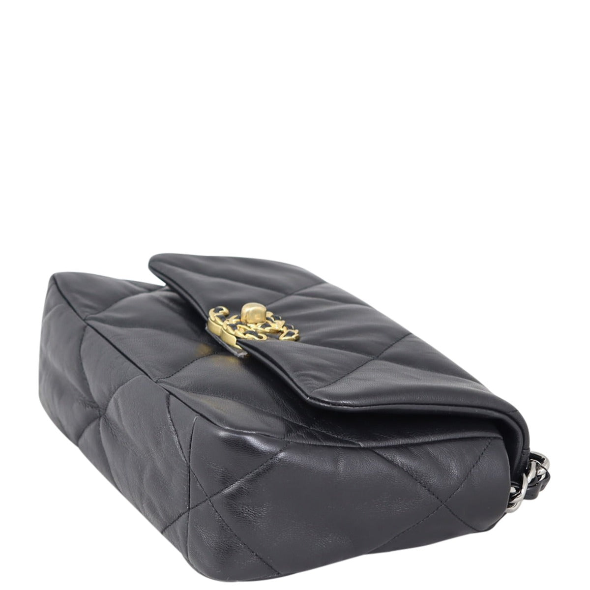 Chanel 19 Flap Bag Corner
