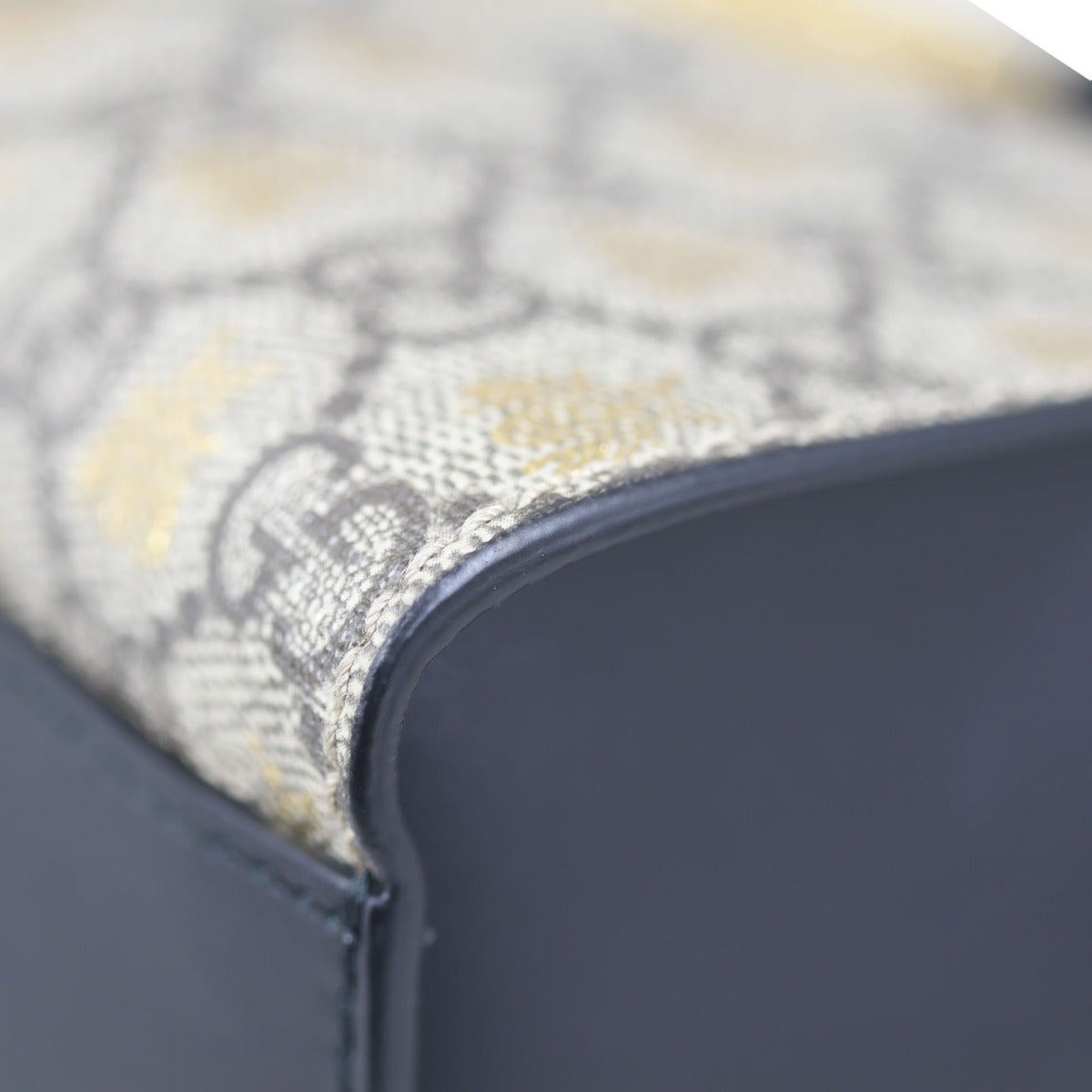 Gucci GG Supreme Bees Small Padlock Tote