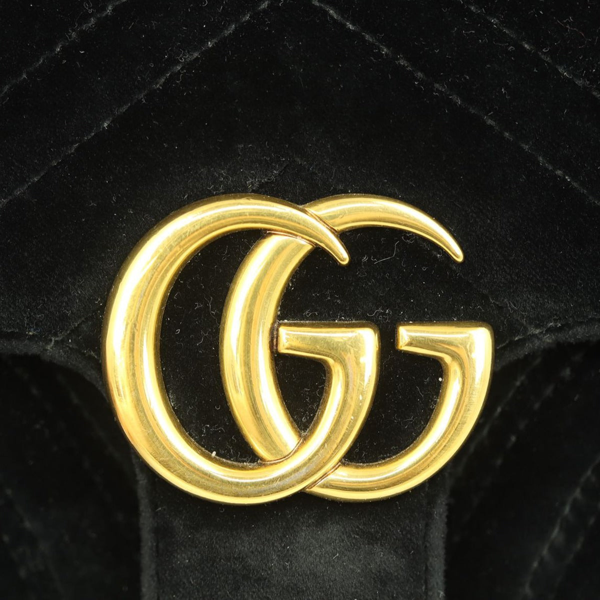 Gucci GG Marmont Velvet Mini Shoulder Bag Hardware
